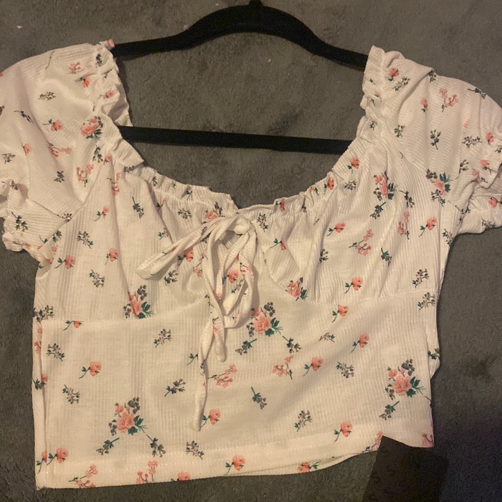 super cute crop top!